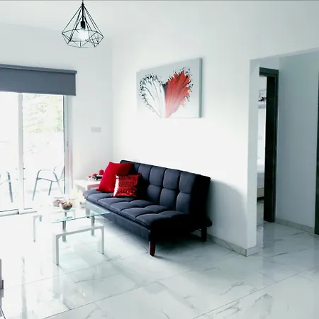 Luxury Rose Suites أيا نابا