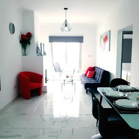 Luxury Rose Suites شقة أيا نابا