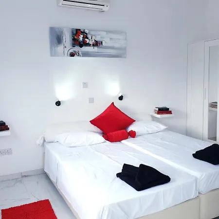 Luxury Rose Suites *