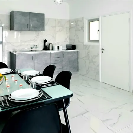 Luxury Rose Suites * أيا نابا