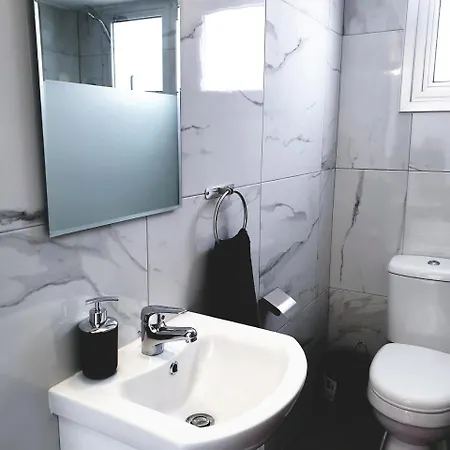Luxury Rose Suites * أيا نابا